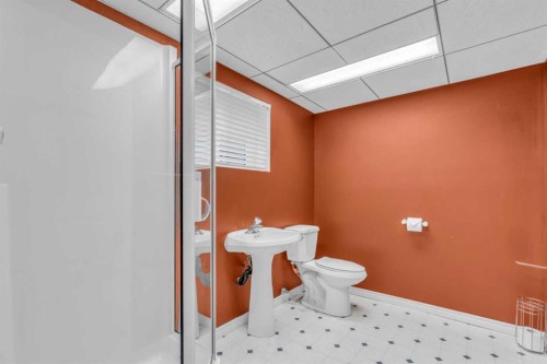 403 Queen Alexandra Way Se, Calgary, AB - Indoor Photo Showing Bathroom