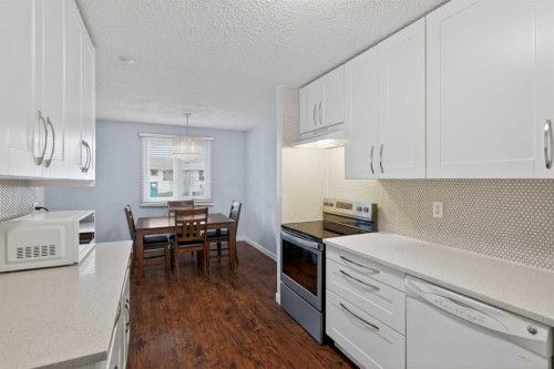 68 Cedarwood Hill Sw, Calgary, AB - Indoor Photo Showing Kitchen