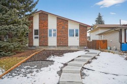 68 Cedarwood Hill SW Calgary, AB T2W 3H5