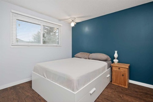 68 Cedarwood Hill Sw, Calgary, AB - Indoor Photo Showing Bedroom