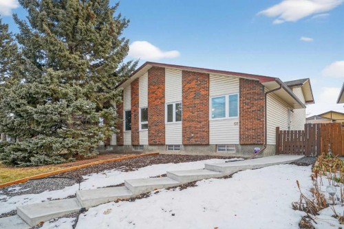68 Cedarwood Hill Sw, Calgary, AB - Outdoor