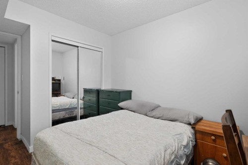 68 Cedarwood Hill Sw, Calgary, AB - Indoor Photo Showing Bedroom
