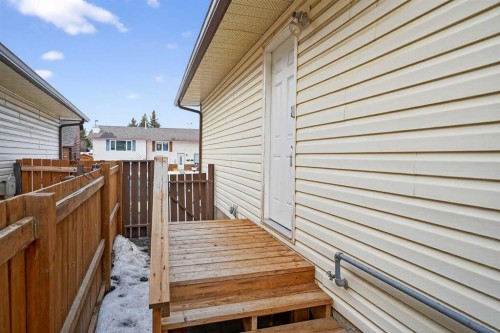 68 Cedarwood Hill Sw, Calgary, AB - Outdoor With Exterior