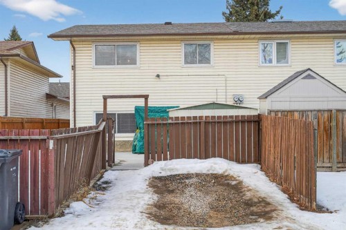 68 Cedarwood Hill Sw, Calgary, AB - Outdoor With Exterior