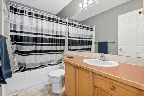 22 Country Hills Cove Nw, Calgary, AB - Indoor Photo Showing Bathroom