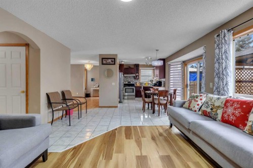 710 Coral Springs Boulevard Ne, Calgary, AB - Indoor Photo Showing Living Room