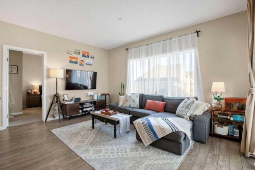 321-402 Marquis Lane Se, Calgary, AB - Indoor Photo Showing Living Room