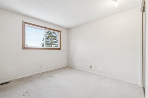 219 Silvercreek Close Nw, Calgary, AB - Indoor Photo Showing Other Room