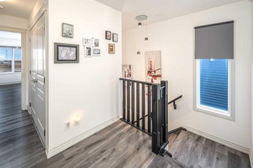 498 Sherwood Boulevard Nw, Calgary, AB - Indoor Photo Showing Other Room