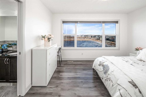 498 Sherwood Boulevard Nw, Calgary, AB - Indoor Photo Showing Bedroom