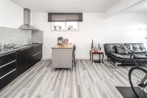 498 Sherwood Boulevard Nw, Calgary, AB - Indoor