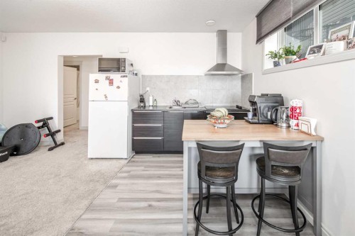 498 Sherwood Boulevard Nw, Calgary, AB - Indoor