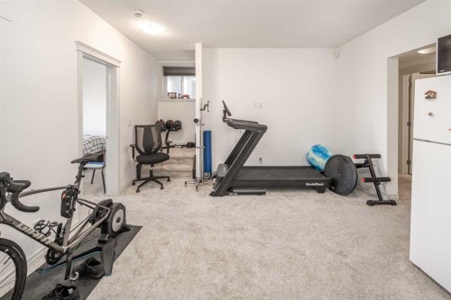 498 Sherwood Boulevard Nw, Calgary, AB - Indoor Photo Showing Gym Room