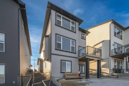498 Sherwood Boulevard Nw, Calgary, AB - Outdoor