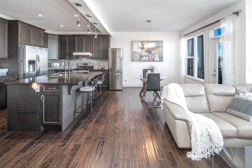 498 Sherwood Boulevard Nw, Calgary, AB - Indoor Photo Showing Kitchen