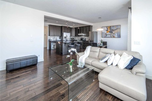 498 Sherwood Boulevard Nw, Calgary, AB - Indoor Photo Showing Living Room