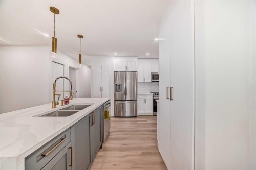304 Huntbourne Hill Ne, Calgary, AB - Indoor Photo Showing Kitchen With Double Sink With Upgraded Kitchen