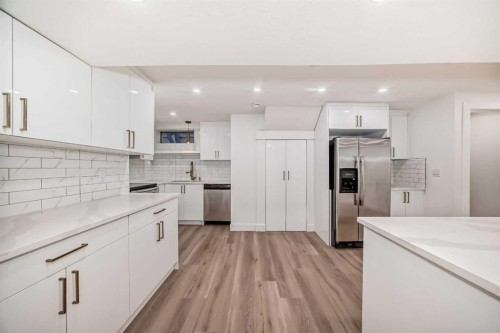304 Huntbourne Hill Ne, Calgary, AB - Indoor Photo Showing Kitchen