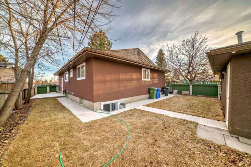 304 Huntbourne Hill Ne, Calgary, AB - Outdoor With Exterior
