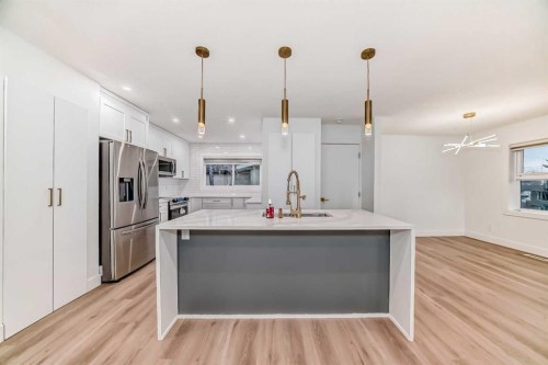 304 Huntbourne Hill Ne, Calgary, AB - Indoor Photo Showing Kitchen With Upgraded Kitchen