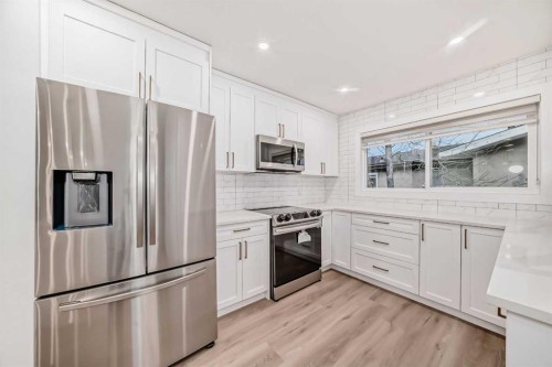 304 Huntbourne Hill Ne, Calgary, AB - Indoor Photo Showing Kitchen With Upgraded Kitchen
