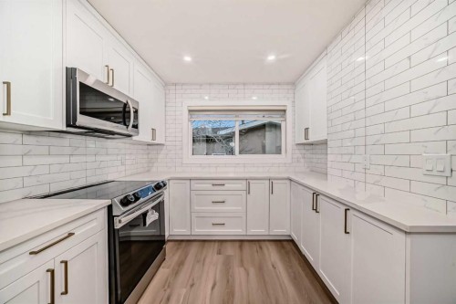 304 Huntbourne Hill Ne, Calgary, AB - Indoor Photo Showing Kitchen With Upgraded Kitchen