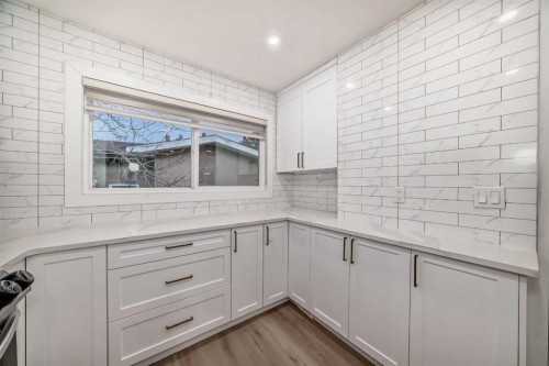 304 Huntbourne Hill Ne, Calgary, AB - Indoor Photo Showing Kitchen