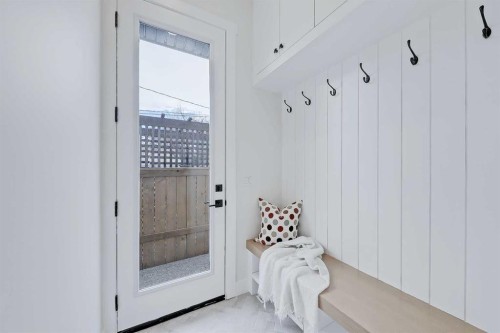 1728 19 Avenue Nw, Calgary, AB - Indoor Photo Showing Other Room