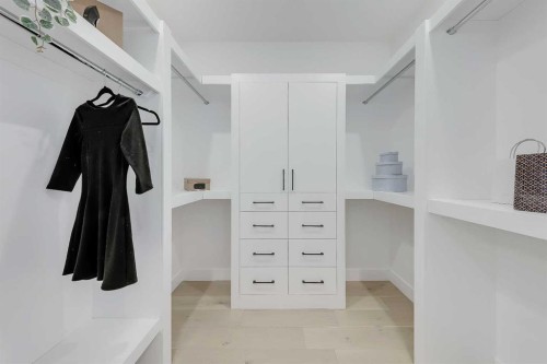 1728 19 Avenue Nw, Calgary, AB - Indoor