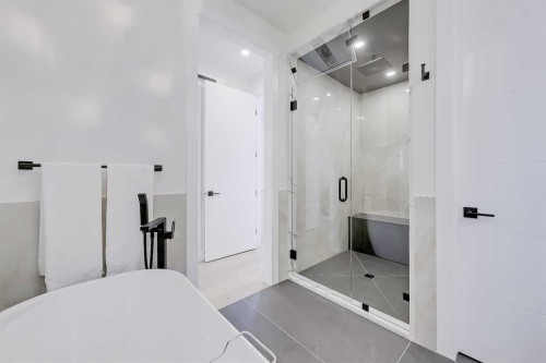 1728 19 Avenue Nw, Calgary, AB - Indoor