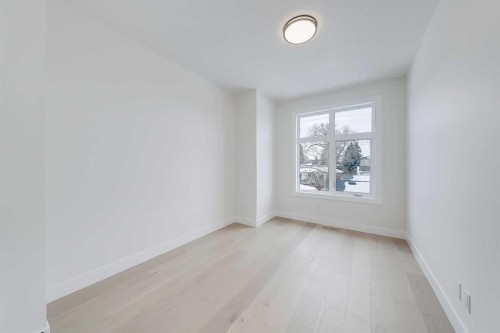 1728 19 Avenue Nw, Calgary, AB - Indoor Photo Showing Other Room