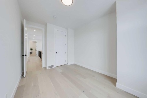 1728 19 Avenue Nw, Calgary, AB - Indoor Photo Showing Other Room