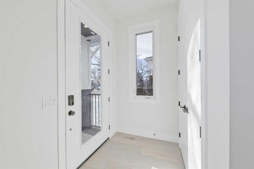 1728 19 Avenue Nw, Calgary, AB - Indoor Photo Showing Other Room