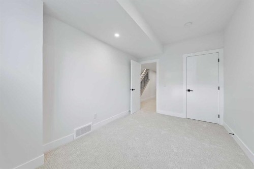 1728 19 Avenue Nw, Calgary, AB - Indoor Photo Showing Other Room