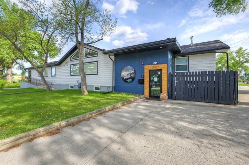 1728 19 Avenue Nw, Calgary, AB - Outdoor