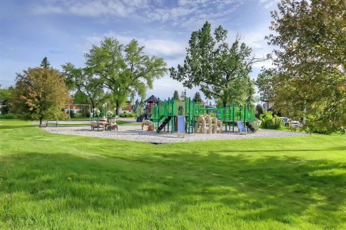 1728 19 Avenue Nw, Calgary, AB - Outdoor