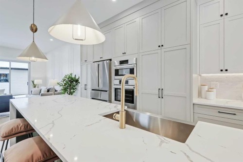 1728 19 Avenue Nw, Calgary, AB - Indoor