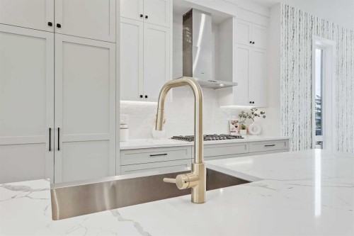 1728 19 Avenue Nw, Calgary, AB - Indoor Photo Showing Kitchen