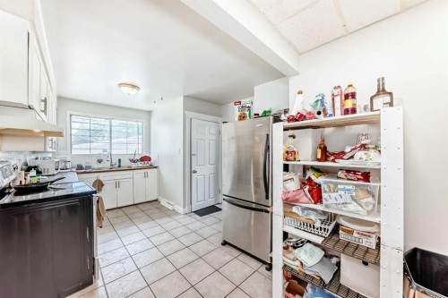 2208 47 Street Se, Calgary, AB - Indoor Photo Showing Kitchen
