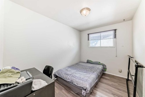 2208 47 Street Se, Calgary, AB - Indoor Photo Showing Bedroom