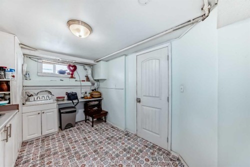 2208 47 Street Se, Calgary, AB - Indoor Photo Showing Other Room