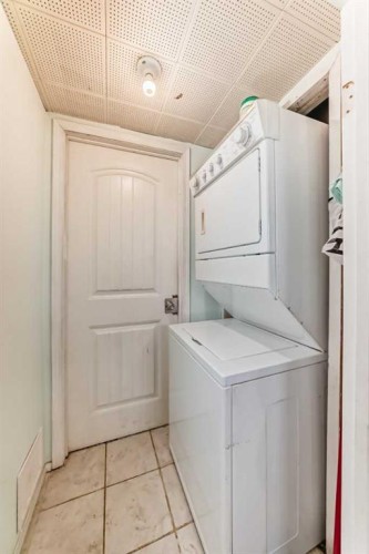 2208 47 Street Se, Calgary, AB - Indoor Photo Showing Laundry Room