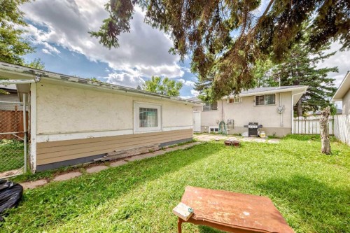 2208 47 Street Se, Calgary, AB - Outdoor