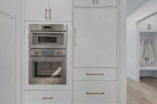 2720 5 Avenue Nw, Calgary, AB - Indoor Photo Showing Kitchen
