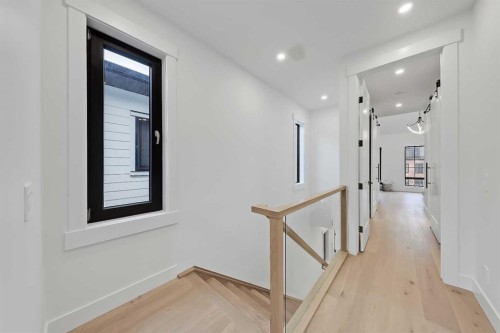 2720 5 Avenue Nw, Calgary, AB - Indoor Photo Showing Other Room