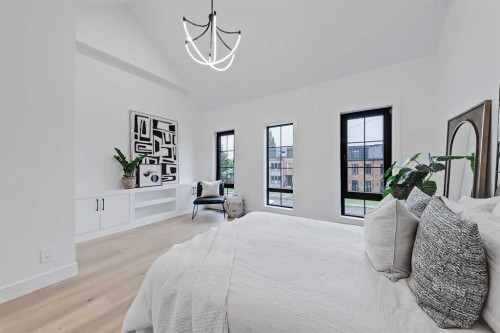 2720 5 Avenue Nw, Calgary, AB - Indoor Photo Showing Bedroom