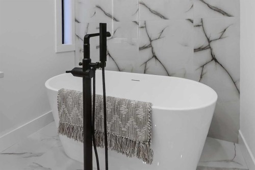 2720 5 Avenue Nw, Calgary, AB - 