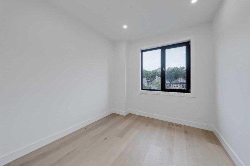 2720 5 Avenue Nw, Calgary, AB - Indoor Photo Showing Other Room