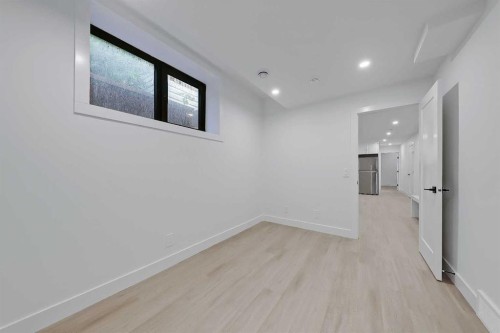 2720 5 Avenue Nw, Calgary, AB - Indoor Photo Showing Other Room