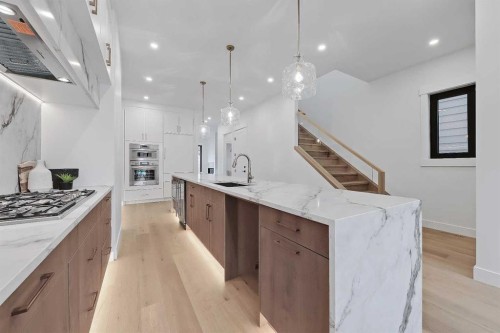 2720 5 Avenue Nw, Calgary, AB - Indoor Photo Showing Kitchen With Upgraded Kitchen